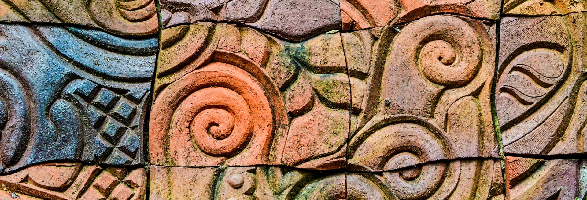 photo detail of a Maori carved wall in New Zealand ,by Aleza van der Werff for Unsplash.